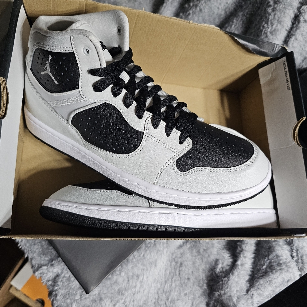 Jordan Black and White Athletic Shoes Classic Design